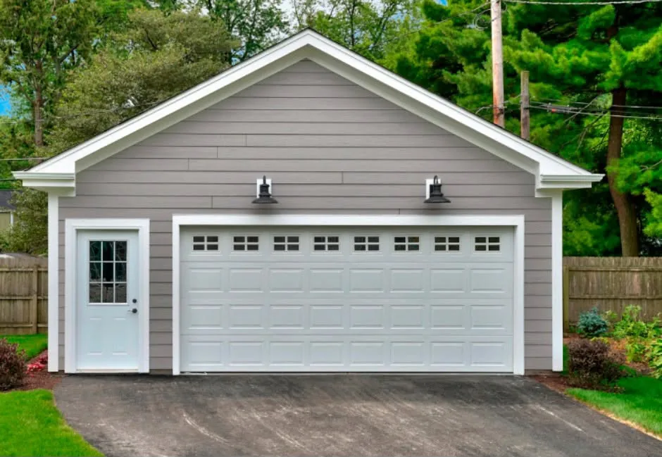 Custom detached garage by One Stop Construction in Southern Utah